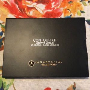 Anastasia Beverly Hills Contour Light to Med Kit